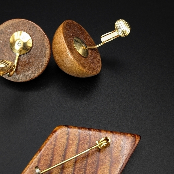 Vintage Wooden Brooch and Earrings Set - C Clasp and Clip ons - Picture 6 of 9